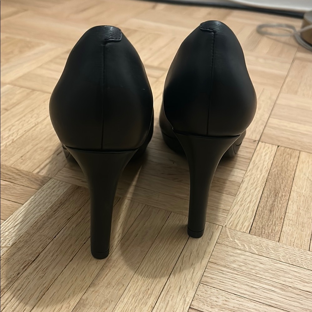 Clarks Women's Classic Black Heels - Picture 3 of 4